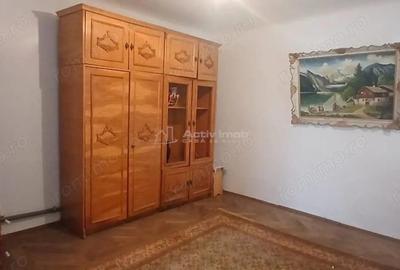 Casă cu 6 camere cu Canalizare în Central - 4