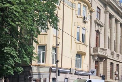Apartament cu 4 camere în P-ța Romană