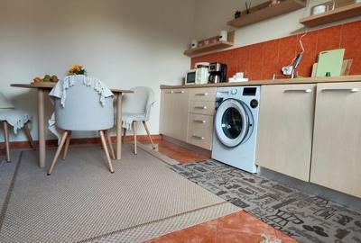 Apartament cu 3 camere decomandat, mobilat în Unirea - 1