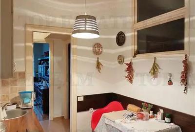 Apartament de 3 camere ultracentral, 2 intrari, lift cu acces privat, pod pentru depozitare, central - 12