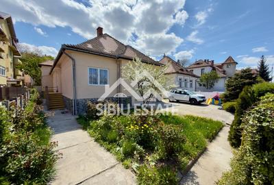 Duplex cu 12 camere cu Canalizare în Central - 1