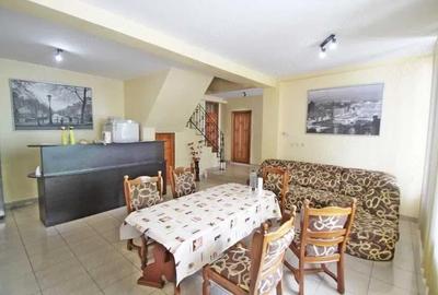 Casă cu 10 camere cu Teren 450 Mp în Stadion - 1