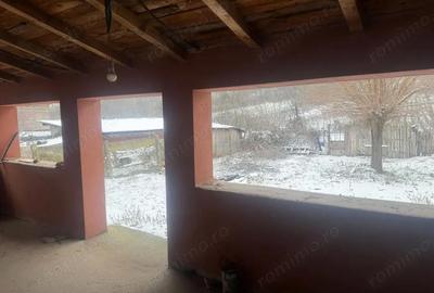 Casă cu Teren 2000 Mp în Podari - 10