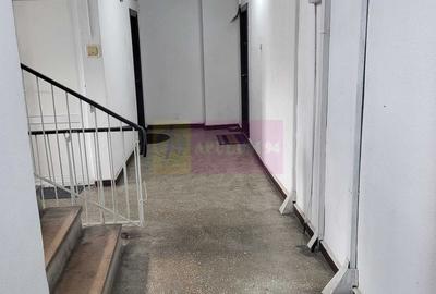 Apartament cu 3 camere semidecomandat în Rahova - 2