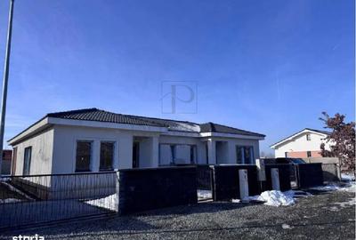 Casă cu 3 camere în Albina