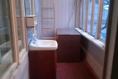 Casă cu 4 camere decomandat în Central