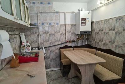 De inchiriat - casa P+1E+M - zona Port, langa liceul de Marina - 3