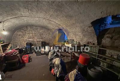 Casă cu 4 camere semidecomandat cu Teren 750 Mp în Central - 1