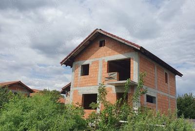 Casă cu 6 camere cu Teren 628 Mp în Ghiroda