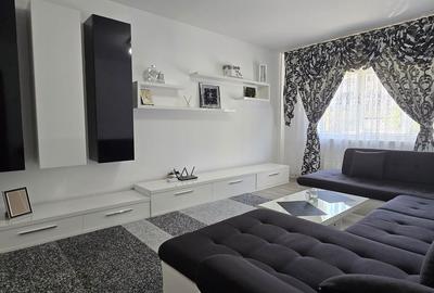 Apartament cu 3 camere decomandat în Micro 3