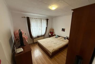 Apartament cu 3 camere decomandat, mobilat în Republicii