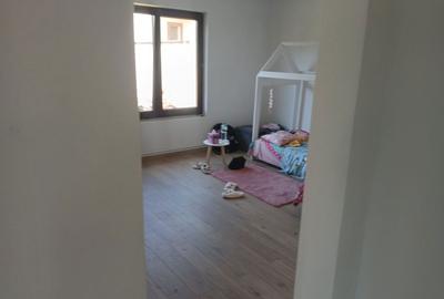 Casă cu 4 camere în Frumușani - 2