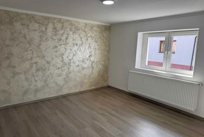 Casă cu 4 camere în Central - 1