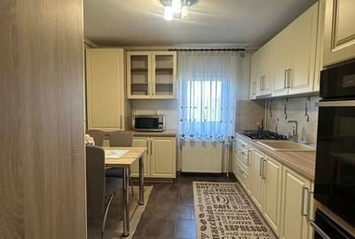 Apartament cu 3 camere decomandat în Micro 16 - 1