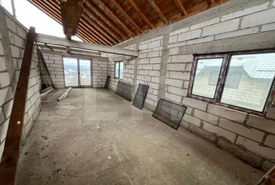 Casă cu 6 camere cu Teren 500 Mp în Central