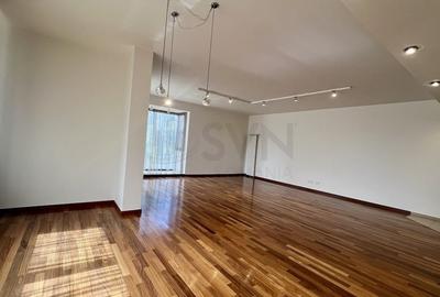 Apartament cu 4 camere decomandat în Capitale