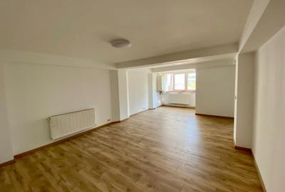 Spatiu comercial, stradal, de inchiriat - 18