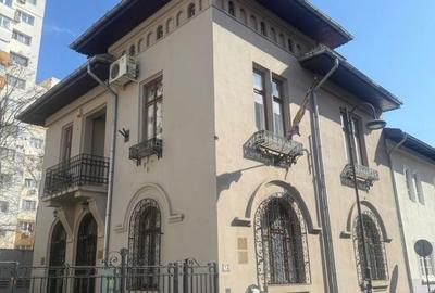 Casă cu 8 camere cu Teren 197 Mp în Dorobanți - 1
