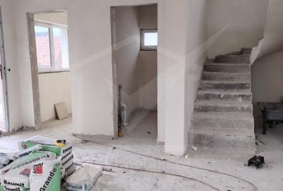 Casă individuală cu 4 camere cu Canalizare în Dezmir - 9