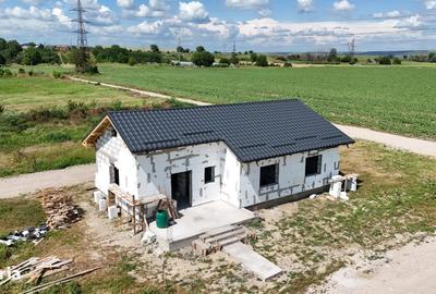 Casă cu 4 camere în Ișalnița - 3