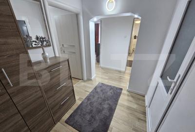 Apartament cu 3 camere de inchiriat, 70 mp, zona Centru, Al - 4