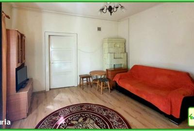 Casă cu 4 camere semidecomandat în Central - 2