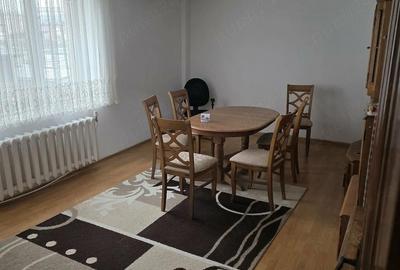 Apartament cu 3 camere decomandat în Fălticeni