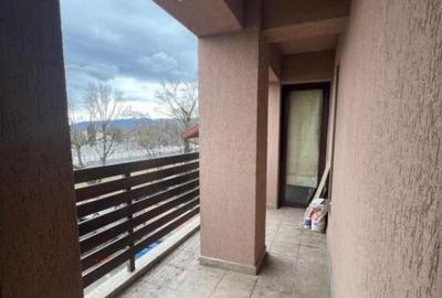 Apartament cu 3 camere semidecomandat în Calea Dumbrăvii