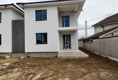Casă cu 5 camere cu Teren 405 Mp în Oncea