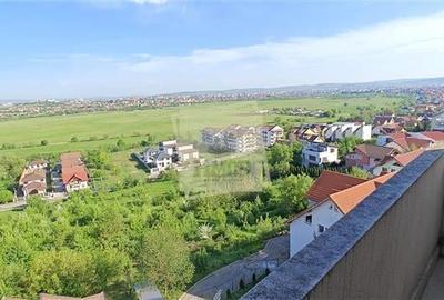Apartament  4 camere 2 bai si loc parcare zona Valea Aurie