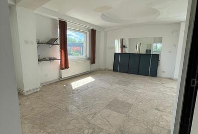 Spațiu comercial, de 200 mp, în Central - 11