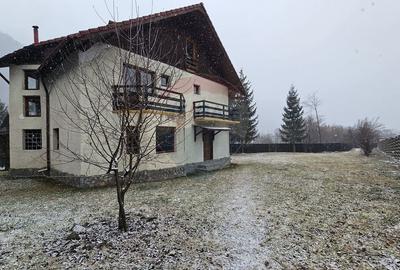 Casă cu 7 camere cu Teren 986 Mp în Plaiul Foii - 2