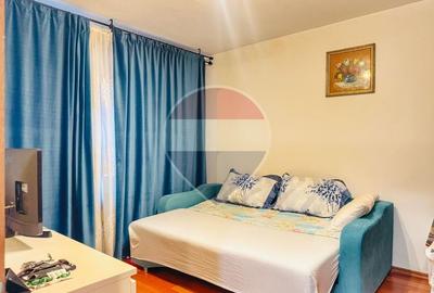 Apartament cu 3 camere decomandat în Viilor