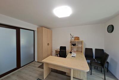 Apartament cu 3 camere semidecomandat, mobilat în Blumăna