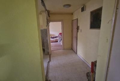 Apartament cu 2 camere decomandat în Soarelui