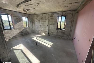 Casă cu 4 camere cu Teren 600 Mp în Central