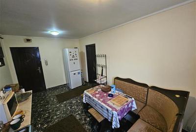Apartament cu 2 camere semidecomandat, mobilat în Micro I - 21