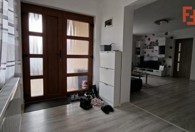 Casă individuală cu 3 camere cu Canalizare în Sânmihaiu Român - 3