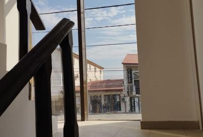 Spațiu comercial, de 120 mp, în Central - 3