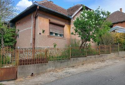 Casă cu 3 camere cu Teren 420 Mp în Central - 1