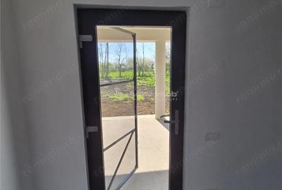 Casă cu 3 camere cu Teren 1000 Mp în Movilița - 2