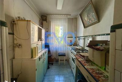 Apartament cu 3 camere semidecomandat în Dacia