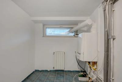 Casă cu 7 camere cu Canalizare în Militari