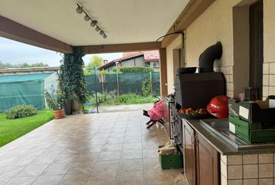 Casa superba intr-o zona linistita - 4 dormitoare, 3 bai, living spatios si grad - 6