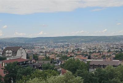 Apartament cu 2 camere semidecomandat, mobilat în Andrei Mureșanu