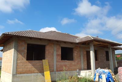 Casă la cheie  pe 1 nivel  4 cam. 2 bai ,650 mp. teren - 17