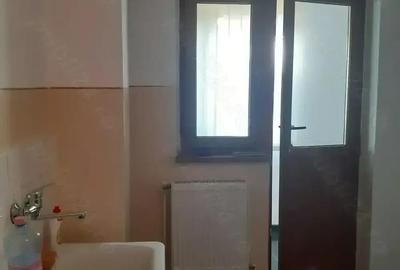 Garsonieră decomandată în Barieră - 13