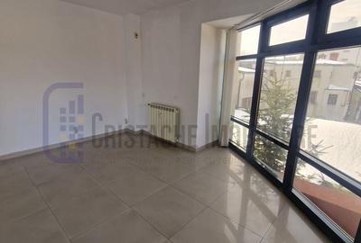 Birou, de 50 mp, în P-ța Muncii - 13