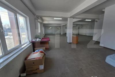 Spațiu comercial, de 250 mp, în Central - 4