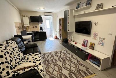 Apartament cu 2 camere semidecomandat, mobilat în Metalurgiei